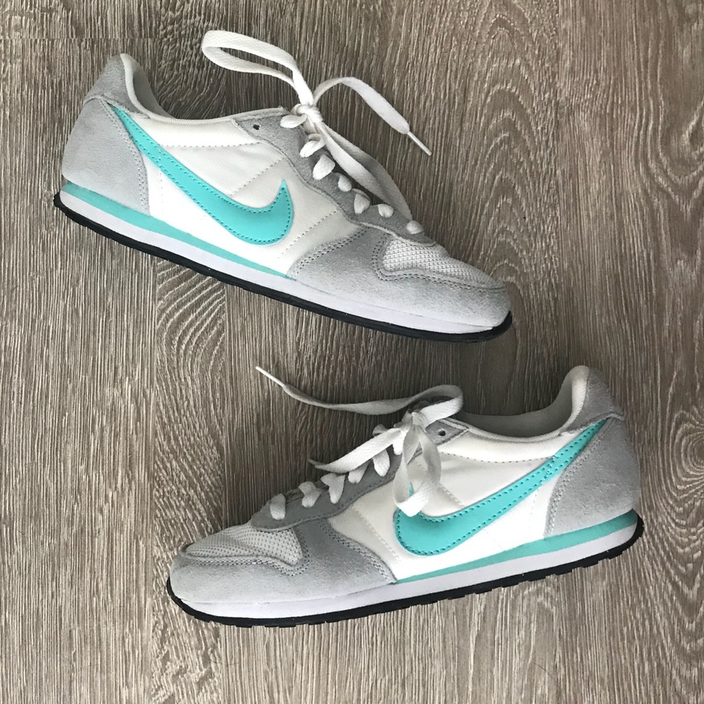 Nike Old School Teal & White Shoes size 7.5